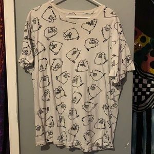Pusheen white graphic tee(with pusheen burger pin)